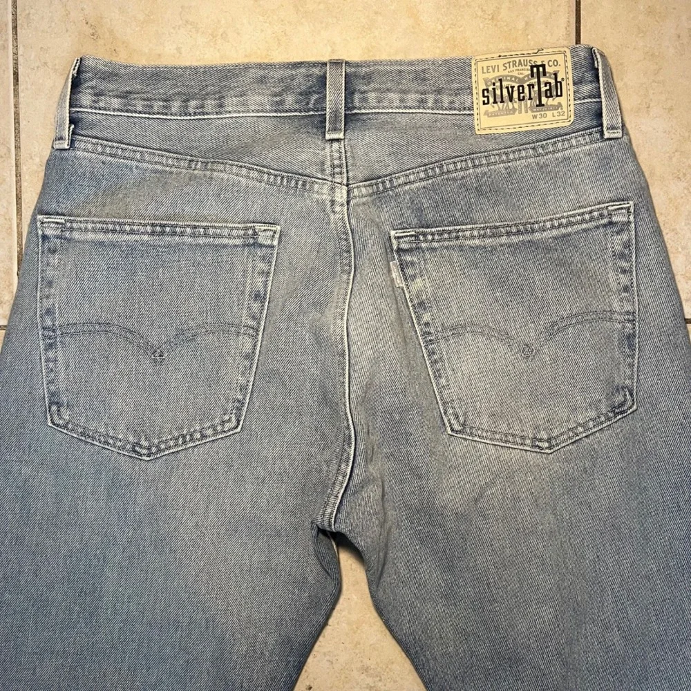 Levi's SilverTab Straight Leg Light Wash Distressed Jeans Mens 30x32 100% Cotton